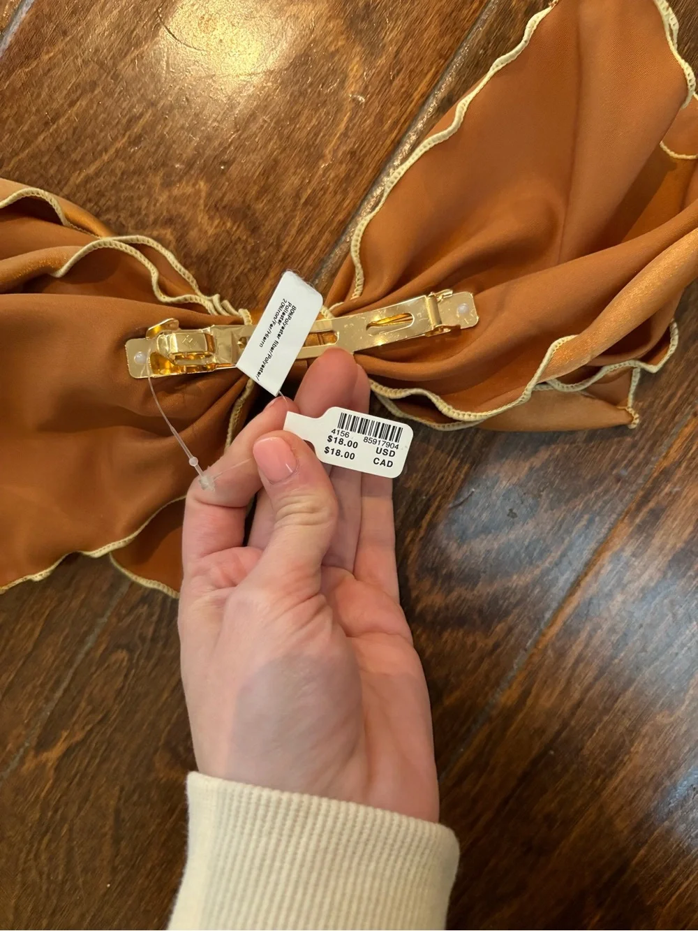 Anthropologie Scalloped-Edge Bow Clip